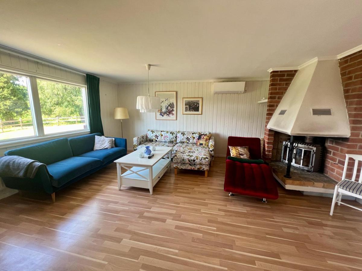 Вілла Idylliskt Hus Med Sjoeutsikt. Йостгаммар Екстер'єр фото