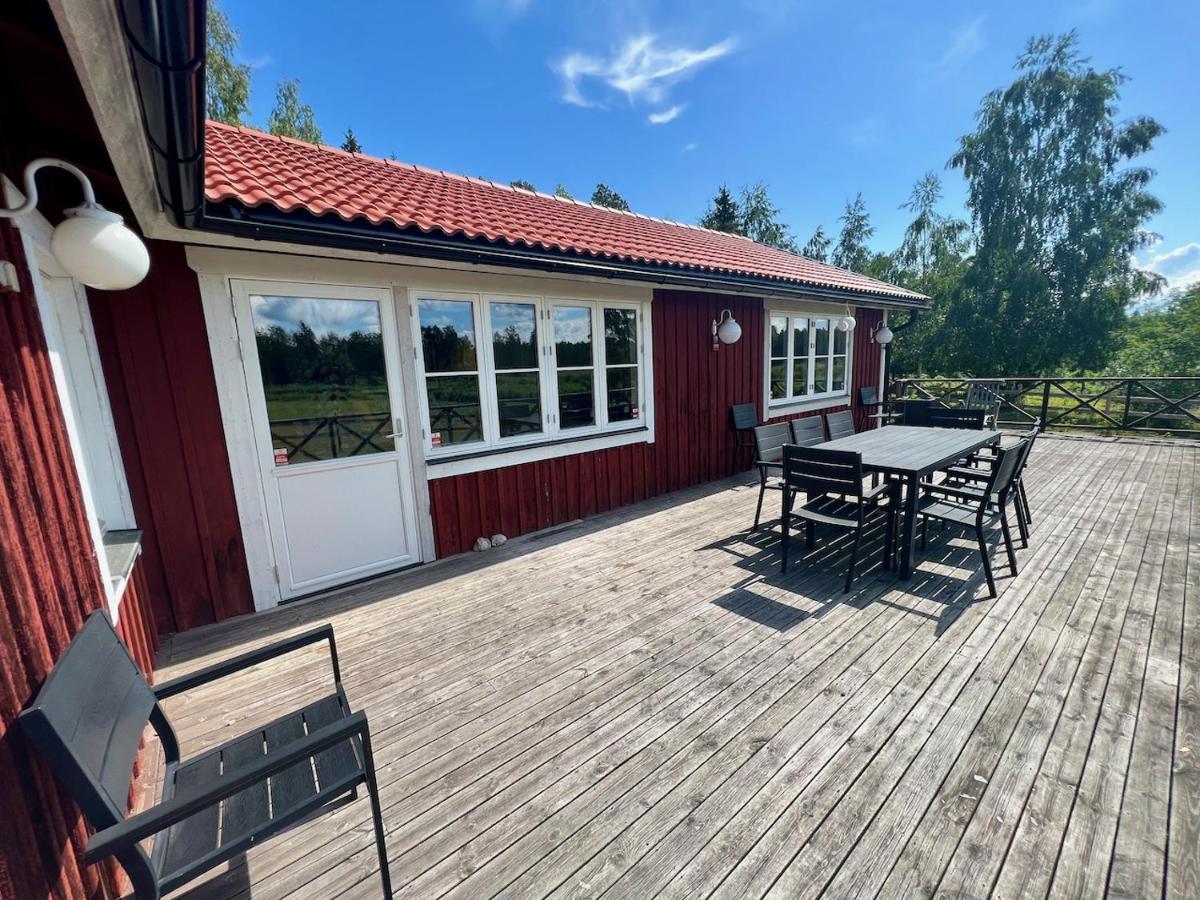 Вілла Idylliskt Hus Med Sjoeutsikt. Йостгаммар Екстер'єр фото
