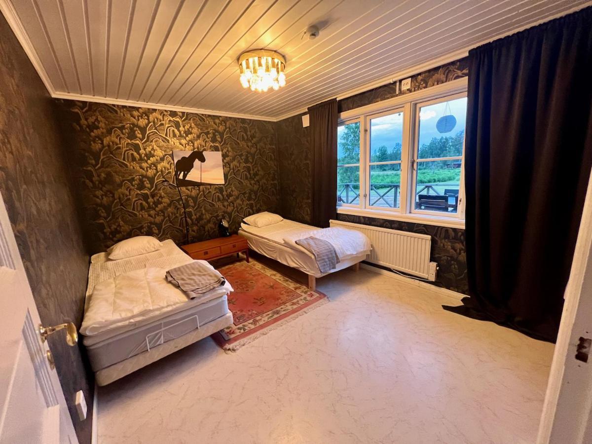 Вілла Idylliskt Hus Med Sjoeutsikt. Йостгаммар Екстер'єр фото