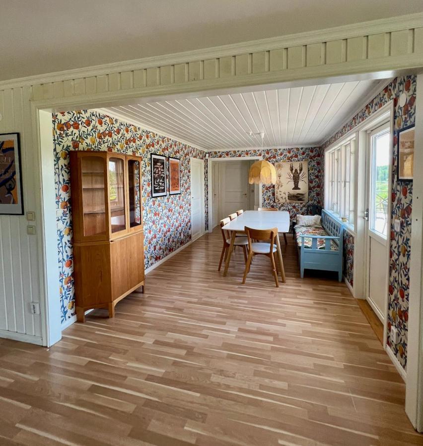 Вілла Idylliskt Hus Med Sjoeutsikt. Йостгаммар Екстер'єр фото