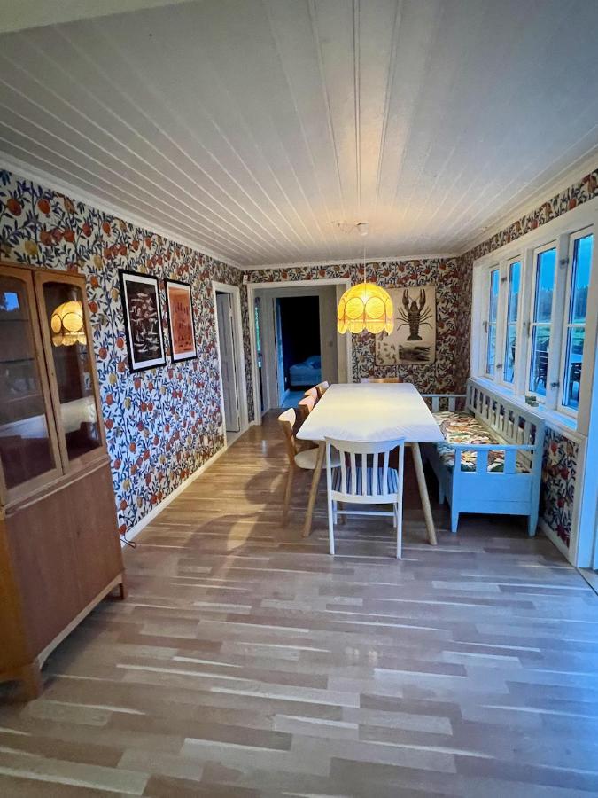 Вілла Idylliskt Hus Med Sjoeutsikt. Йостгаммар Екстер'єр фото